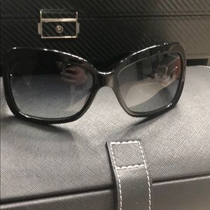 Burberry sunglasses like new